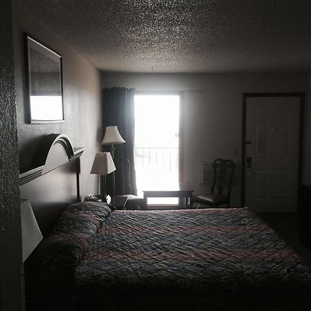 Country Inn Bolivar Экстерьер фото