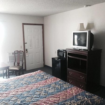 Country Inn Bolivar Экстерьер фото