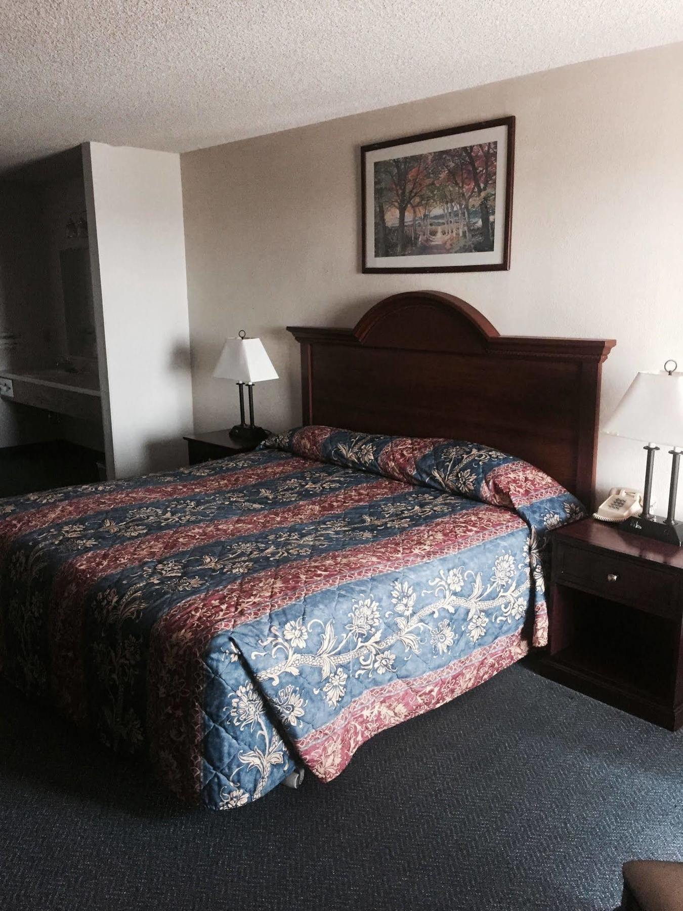 Country Inn Bolivar Экстерьер фото