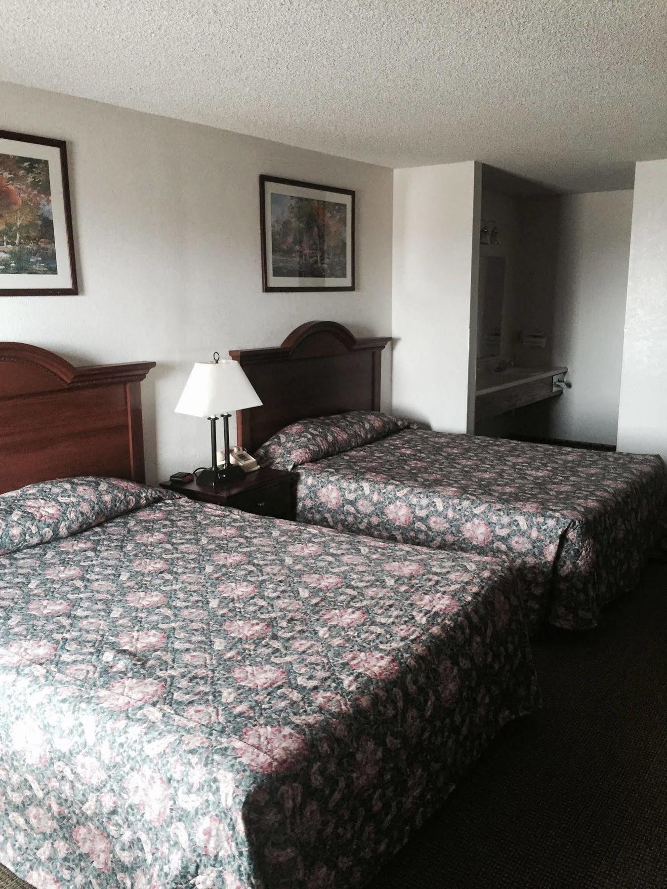 Country Inn Bolivar Экстерьер фото